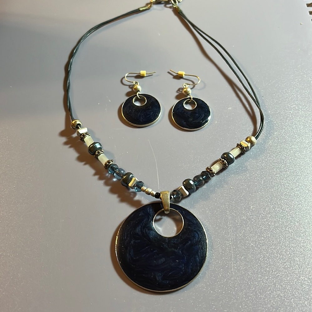 Necklace and earrings set - B9